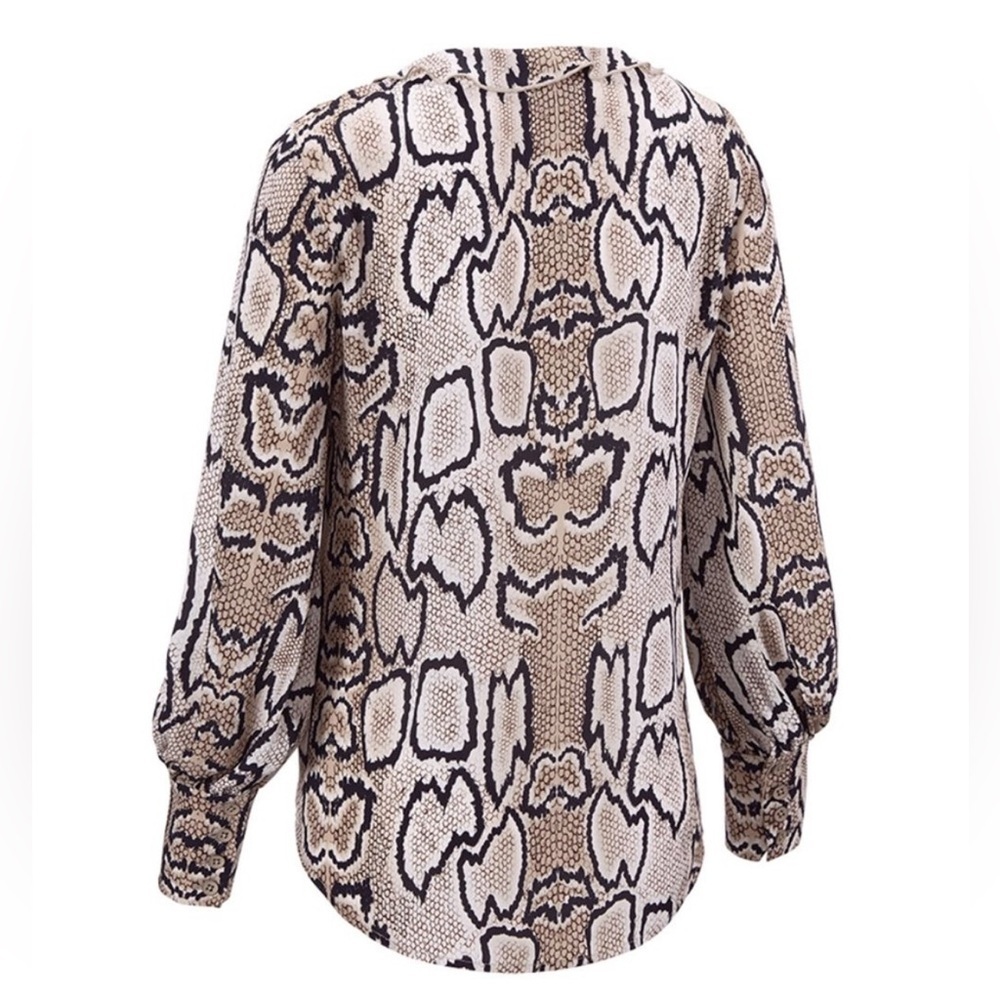 Cabi 3759 Serpentine Blouse Size Medium - Picture 2 of 9